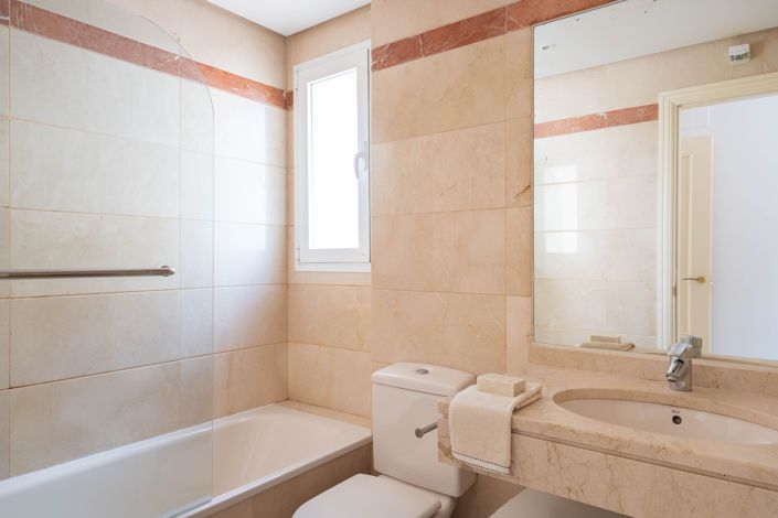 Image No.22-2 Bed Apartment for sale