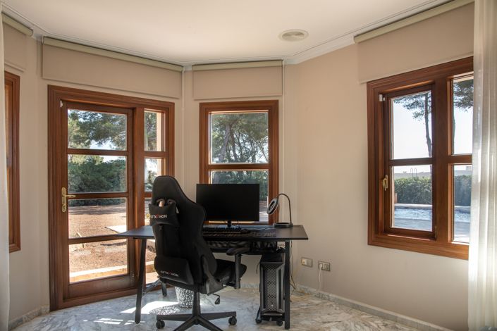 Image No.17-4 Bed House for sale