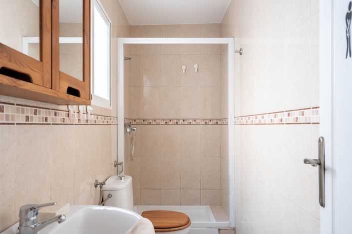 Image No.15-3 Bed House for sale