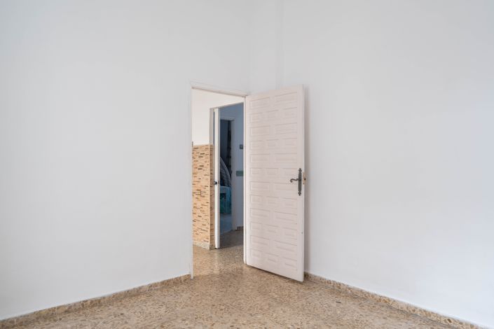 Image No.21-3 Bed House for sale