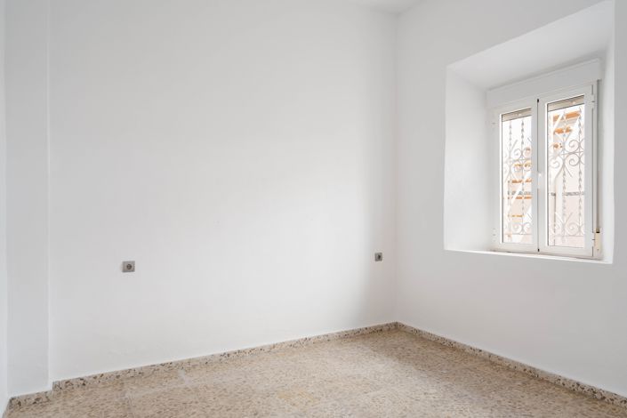 Image No.22-3 Bed House for sale