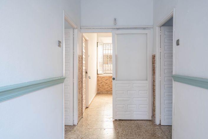 Image No.7-3 Bed House for sale