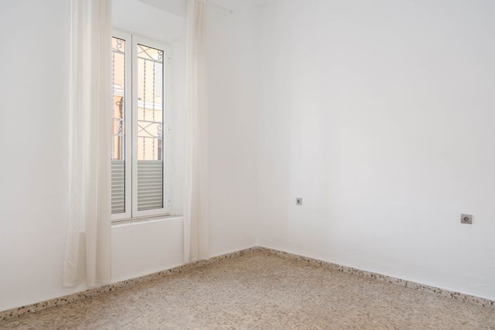 Image No.8-3 Bed House for sale