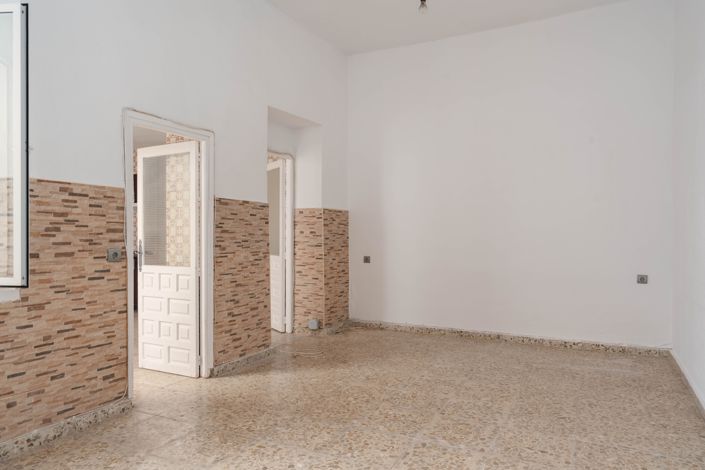 Image No.10-3 Bed House for sale