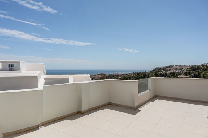 Image No.1-4 Bed Townhouse for sale