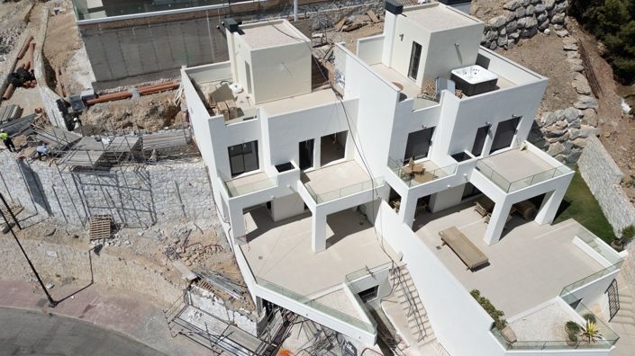 Image No.23-4 Bed Townhouse for sale