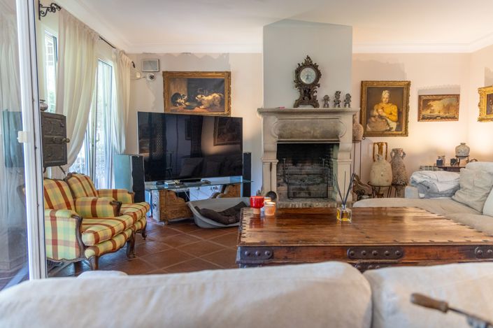 Image No.2-4 Bed Villa for sale