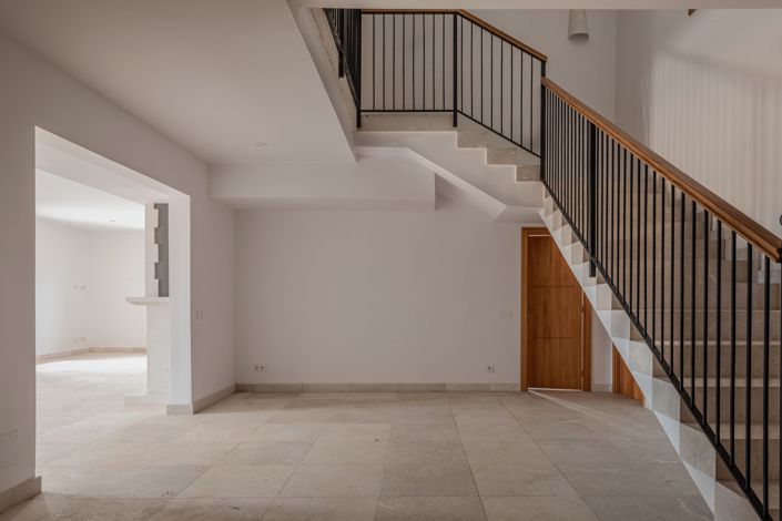 Image No.13-5 Bed House for sale