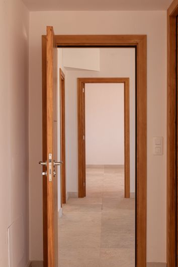 Image No.30-5 Bed House for sale