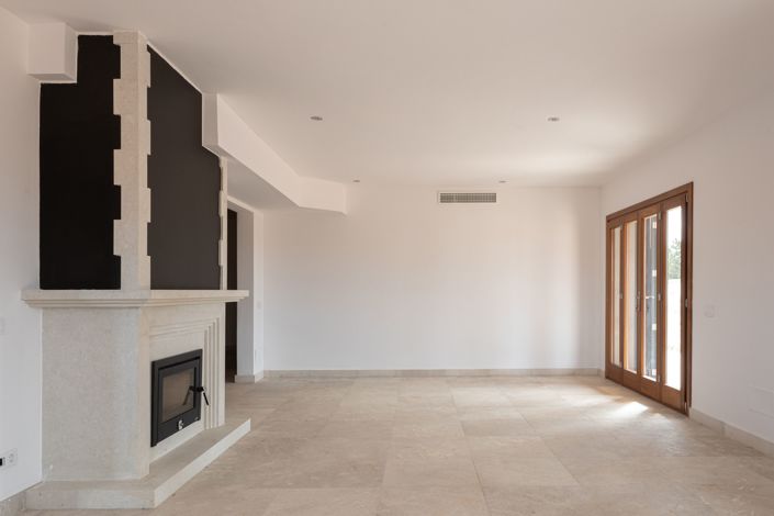 Image No.6-5 Bed House for sale