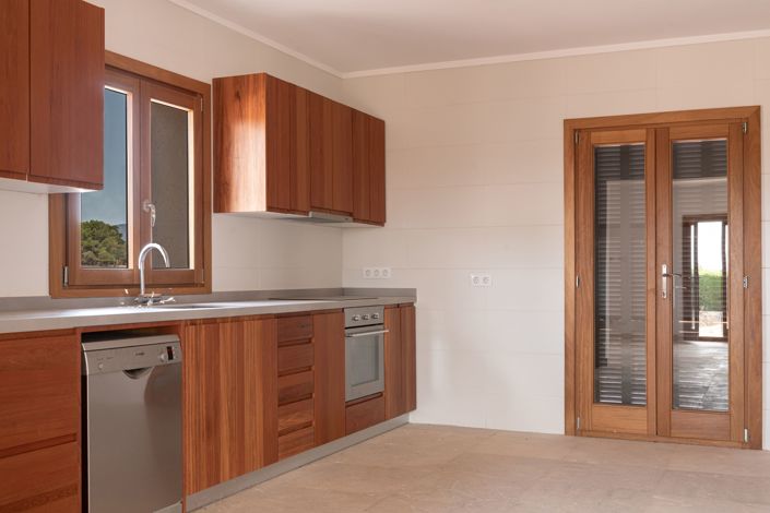 Image No.9-5 Bed House for sale