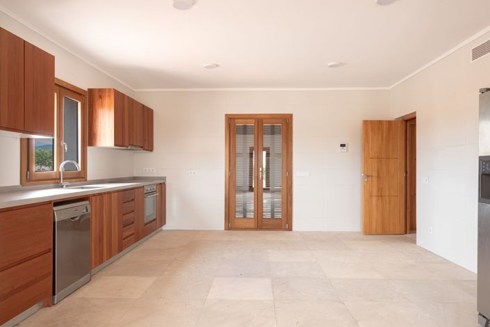 Image No.7-5 Bed House for sale