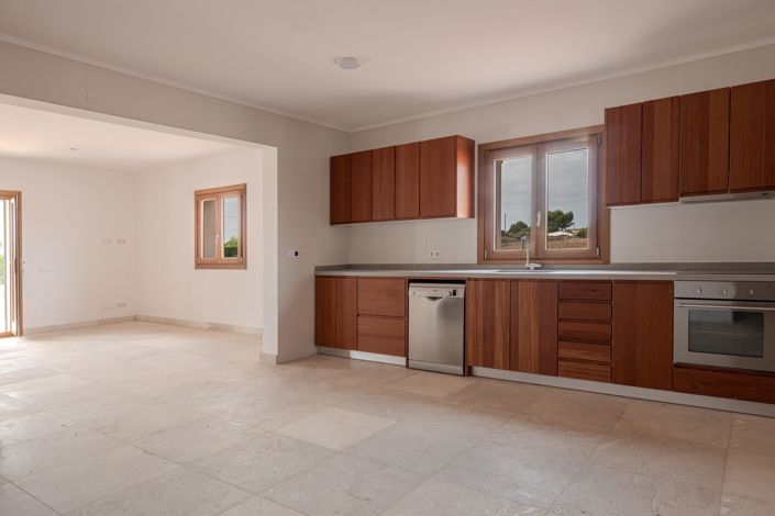 Image No.10-5 Bed House for sale