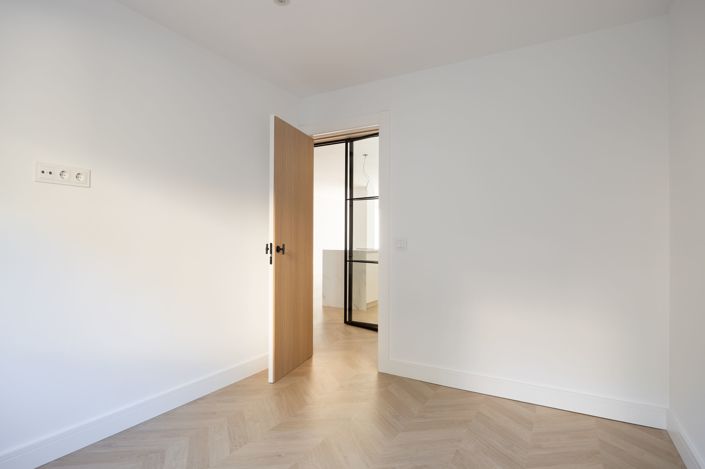 Image No.14-3 Bed Flat for sale