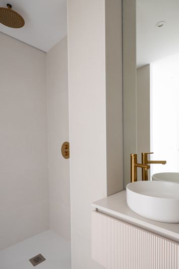 Image No.19-3 Bed Flat for sale