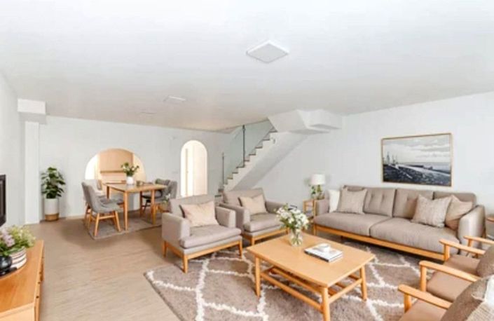 Image No.2-4 Bed Townhouse for sale