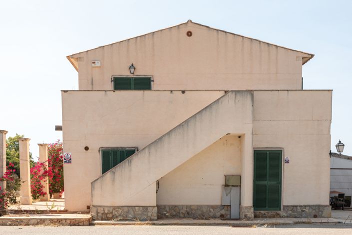 Image No.18-11 Bed Country House for sale