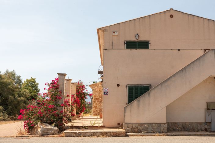 Image No.19-11 Bed Country House for sale