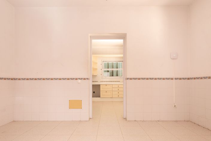 Image No.27-11 Bed Country House for sale