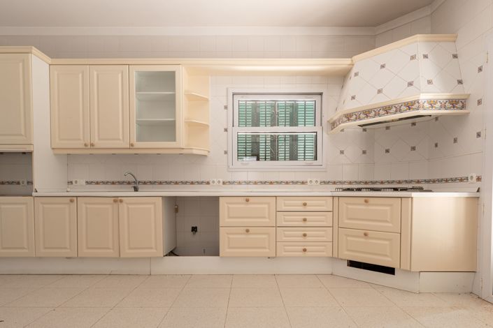 Image No.28-11 Bed Country House for sale