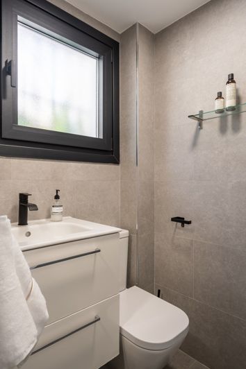 Image No.25-2 Bed Townhouse for sale