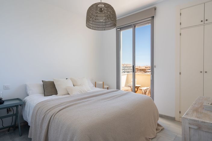 Image No.20-5 Bed Townhouse for sale