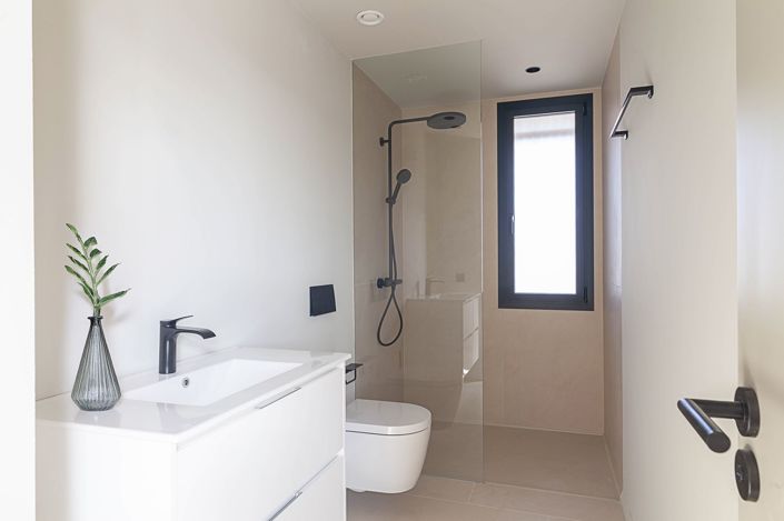 Image No.26-4 Bed House for sale