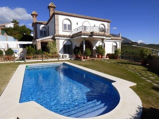 Image No.1-4 Bed Villa for sale