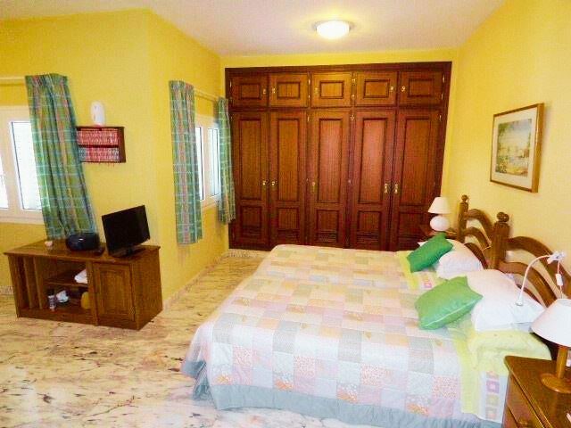 Image No.12-Villa de 4 chambres à vendre à Mijas Costa