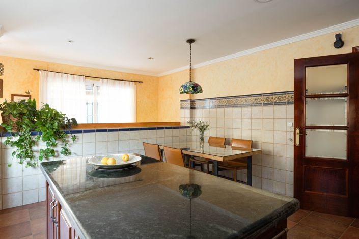 Image No.14-5 Bed House for sale