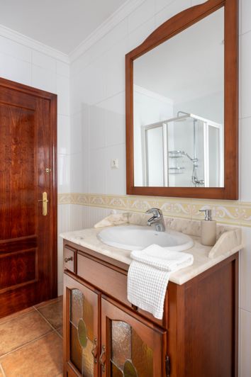 Image No.24-5 Bed House for sale