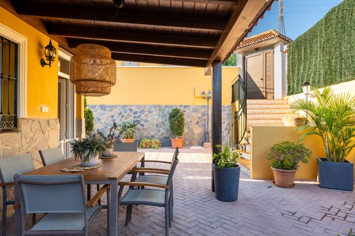 Image No.6-5 Bed House for sale