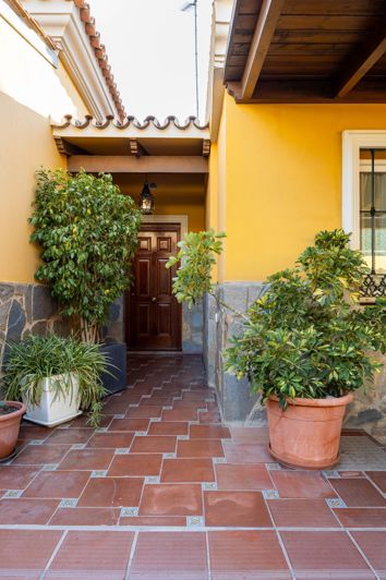 Image No.7-5 Bed House for sale