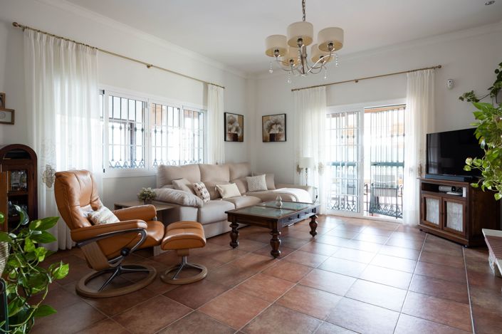 Image No.10-5 Bed House for sale