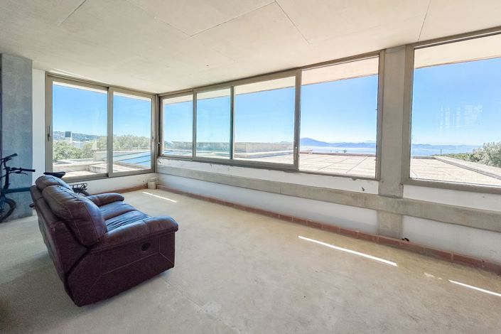 Image No.14-Villa for sale