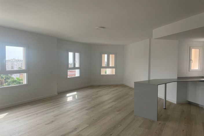 Image No.4-4 Bed Apartment for sale