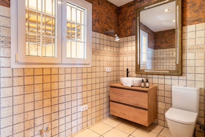 Image No.17-5 Bed Villa for sale