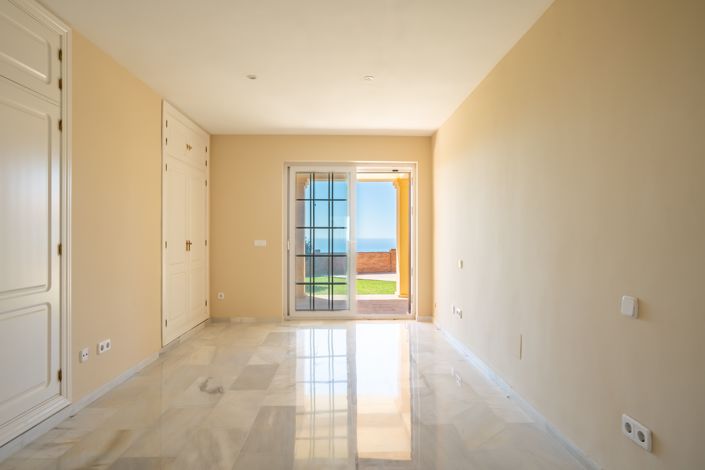 Image No.20-5 Bed Villa for sale