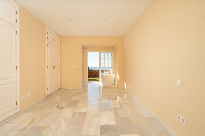 Image No.21-5 Bed Villa for sale