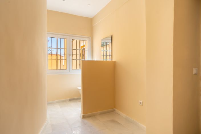 Image No.24-5 Bed Villa for sale