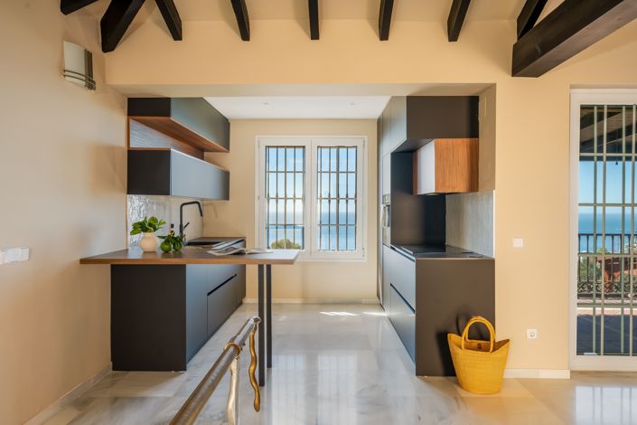 Image No.9-5 Bed Villa for sale