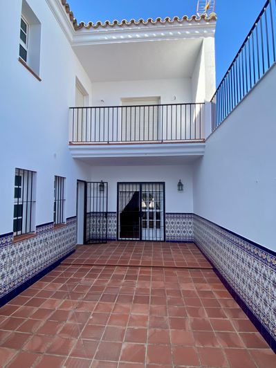 Image No.12-5 Bed House for sale