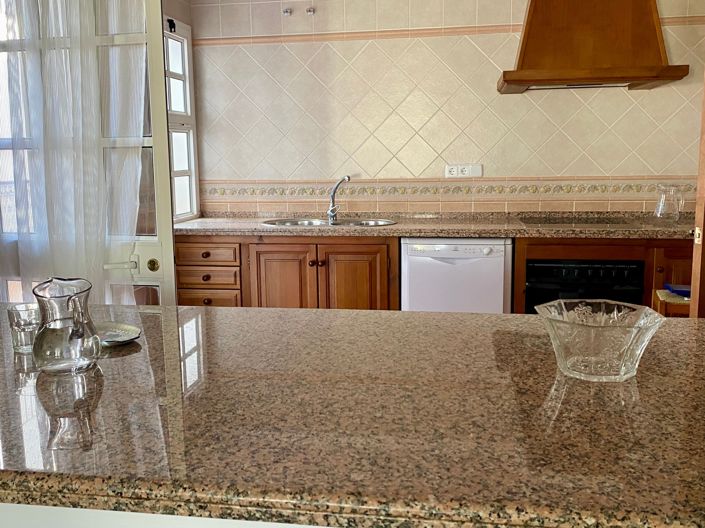 Image No.17-5 Bed House for sale