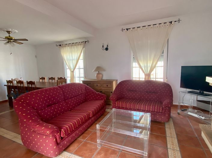 Image No.8-5 Bed House for sale