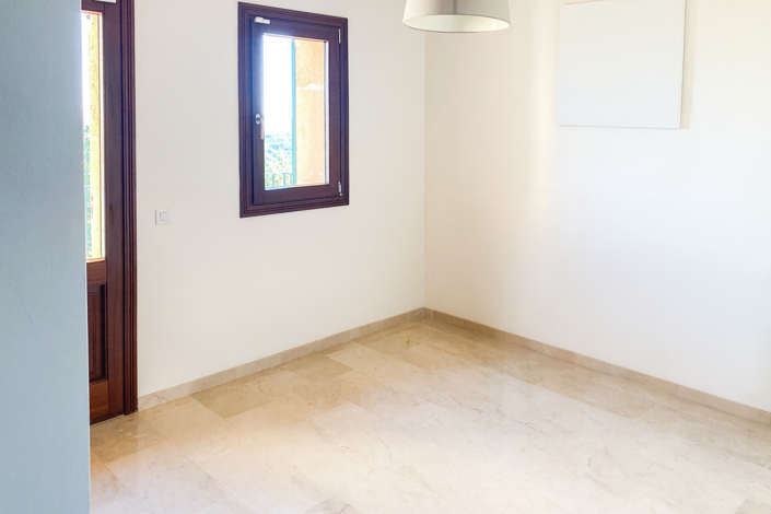 Image No.22-4 Bed House for sale