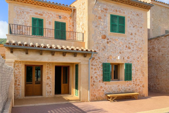 Image No.2-4 Bed House for sale