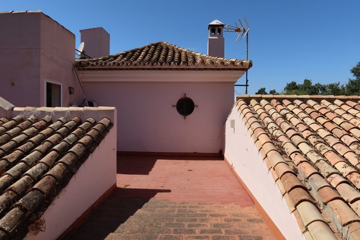 Image No.15-7 Bed House for sale