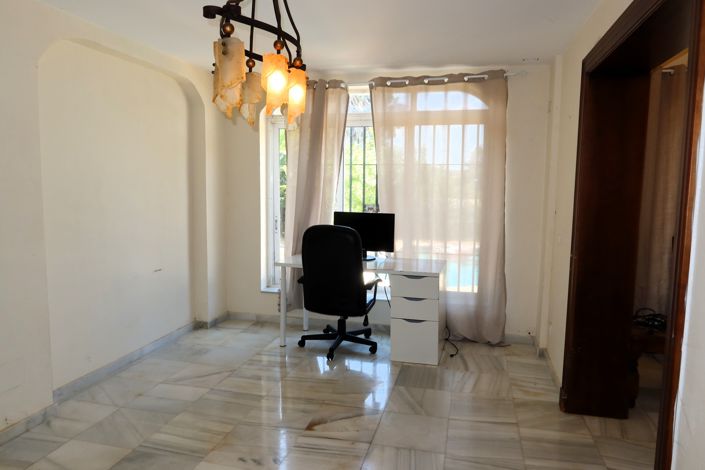 Image No.26-7 Bed House for sale