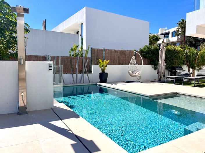 Image No.3-4 Bed Villa for sale