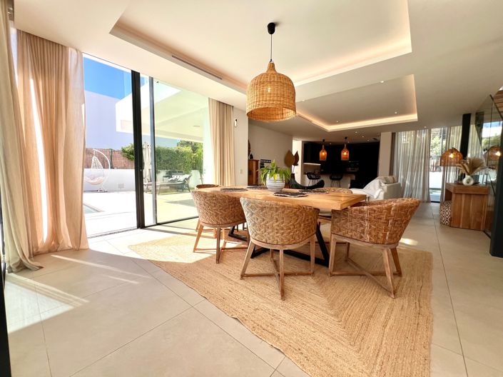 Image No.5-4 Bed Villa for sale